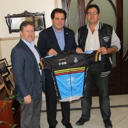 El alcalde recibe a la Asociación Ciclista Onubense