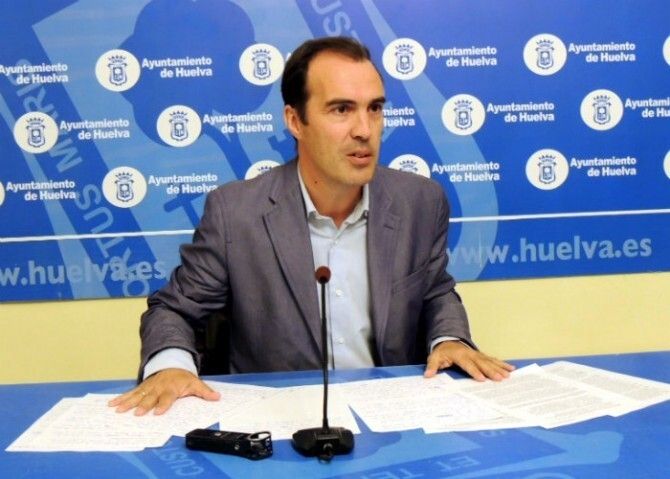 El PSOE denuncia que el Ayuntamiento 'aún tiene que pagar 7.451 facturas a proveedores'
