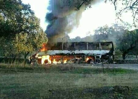 45 niños salen ilesos del incendio del autobús que les llevaba al instituto