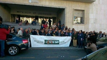 Un centenar de abogados onubenses piden al Gobierno que derogue la ley de tasas judiciales