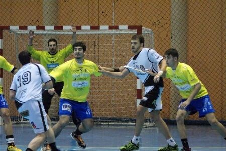 Un sólido PAN Moguer tira de inercia ante Alarcos (25-23)