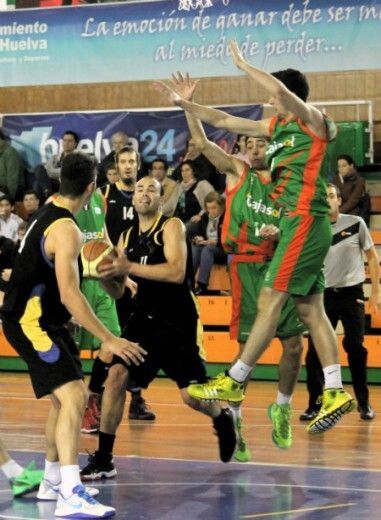 El Por Huelva se estrena también en el Estrada (68-61)