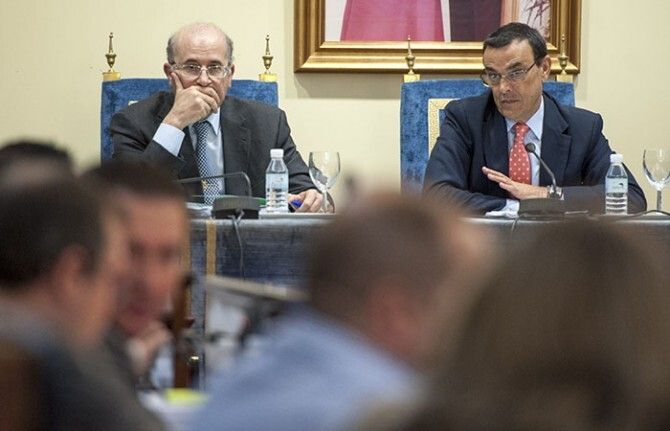 El PSOE y la ex del PP Josefa Cristo sacan adelante los presupuestos de la Diputación