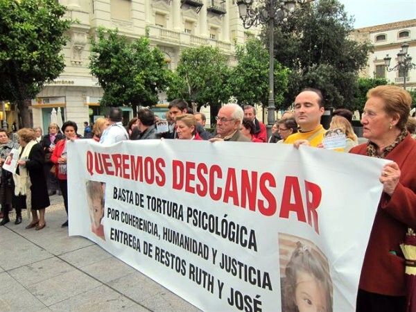 El juzgado anula la orden de alejamiento de la familia de Bretón que impuso a la Plataforma Ruth y José