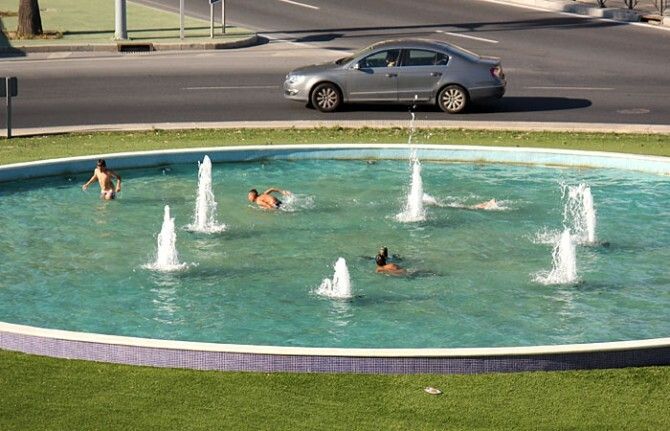 Las administraciones dejan a los onubenses sin piscinas los fines de semana
