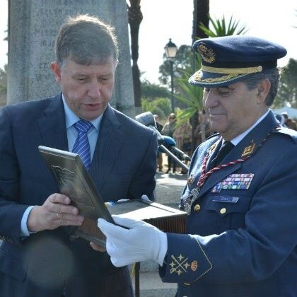Palos conmemora la partida del Plus Ultra