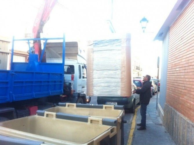 El Ayuntamiento de Gibraleón instala 192 contenedores de reciclaje