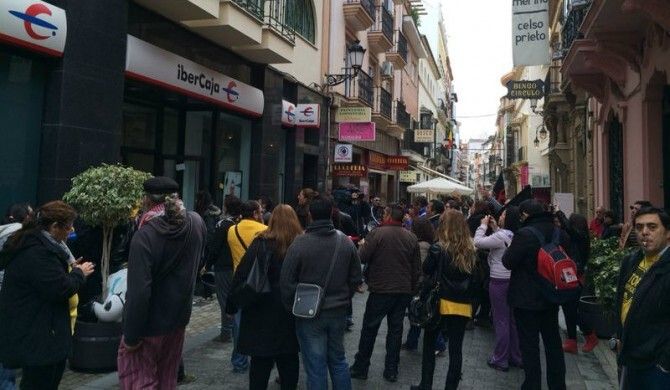 PAH Huelva apoya la causa de la Corrala Utopía en Ibercaja