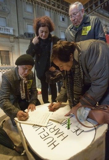 Cerca de un millar de personas clama contra los “continuos episodios de contaminación” en Huelva