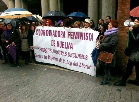 La coordinadora feminista de Huelva reivindica la libertad de las mujeres a decidir sobre el aborto