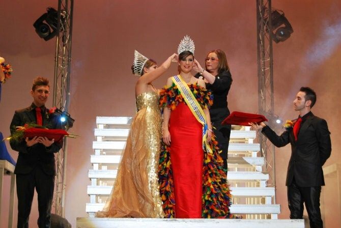 Sara Gómez y Marina Rodríguez, coronadas como reinas juvenil e infantil de los carnavales de Isla Cristina