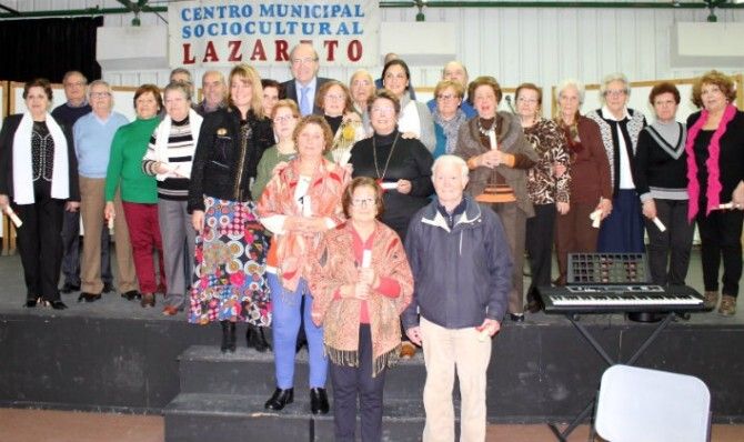 Homenaje al voluntariado de mayores del Lazareto en el 25 aniversario  del Centro Social y de su Club de Pensionistas