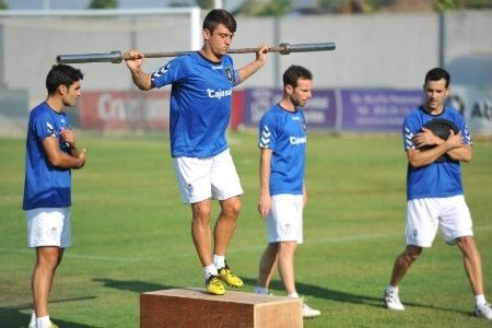 Fernando Vega, Córcoles y Álex Pérez suplen a Jonathan Valle, Cifu y Nong en la convocatoria
