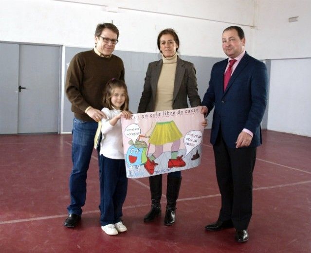 Un dibujo de Carolina López Vázquez gana en Aljaraque el certamen 'Por un cole libre de cacas'