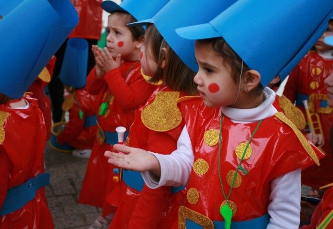 Los más pequeños se suman a los actos del carnaval cartayero