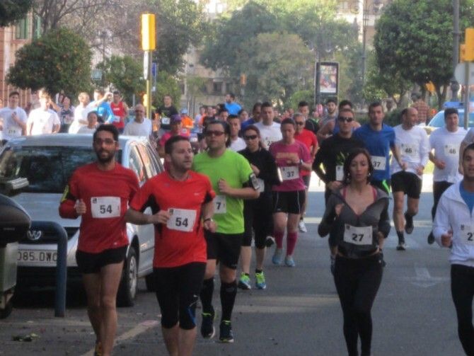 Unos 250 corredores participan en la primera cerrera por parejas de 'Non Stop Huelva'