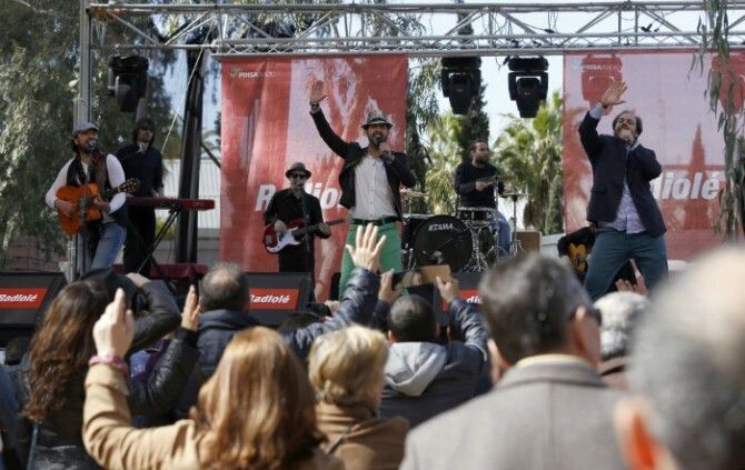 Unos 250 corredores participan en la primera cerrera por parejas de 'Non Stop Huelva'