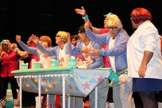 La comparsa ‘Los cepillahuesos’ y la chirigota ‘Pa nosotros el primero’, premios en el Carnaval de la Luz