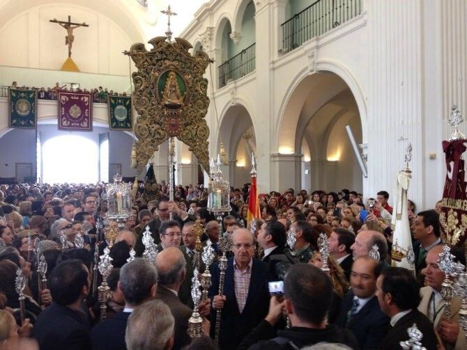 Unos 2.000 onubenses celebran en El Rocío una jornada de convivencia