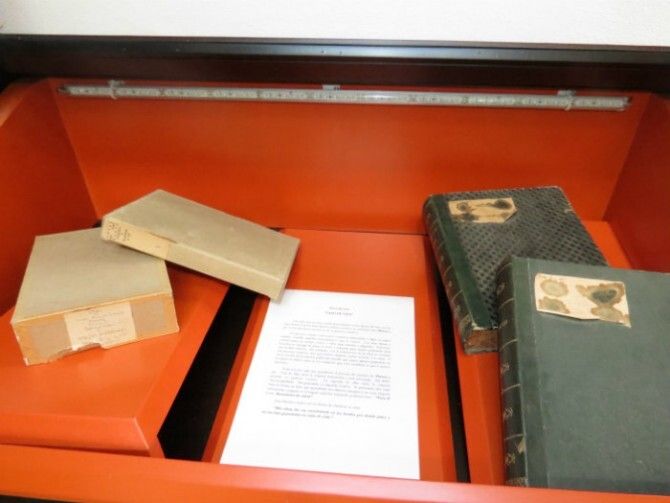 La Fundación JRJ muestra las cajas que custodiaron los manuscritos de ‘Platero y yo’