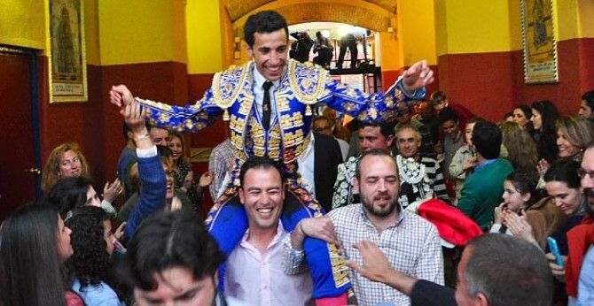 David de Miranda triunfa en su estreno con picadores