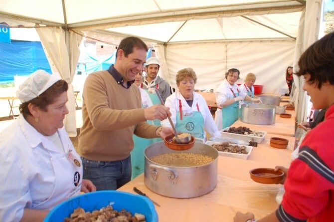 Más de 2.500 personas disfrutan del Cocido Más Grande del Mundot