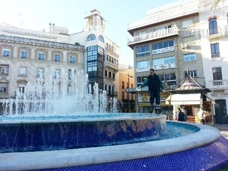 El Ayuntamiento lleva a cabo una campaña de prevención de legionelosis en 20 fuentes ornamentales