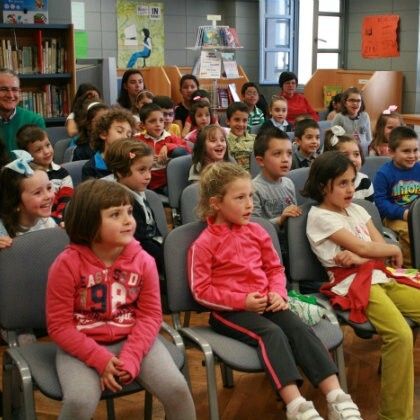 Los más pequeños de Cartaya, ‘Encuentados’ en la Biblioteca Infantil