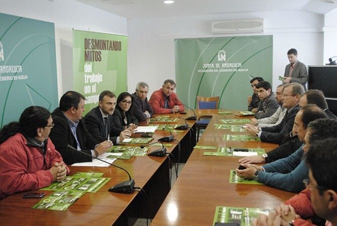 La Junta presenta una campaña para desterrar los falsos mitos ligados a los trabajos agrícolas