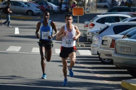 Manuel Ferraz y Ana Dias conquistan la III Media Maratón de Punta Umbría
