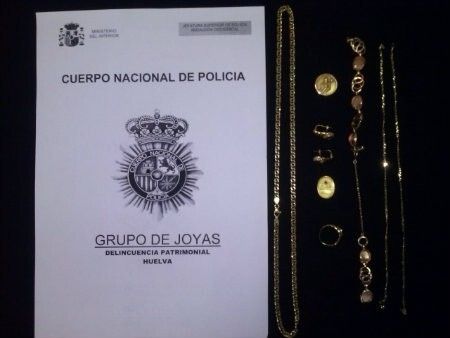 Detenida por robarle las joyas a la pareja de ancianas a las que cuidaba