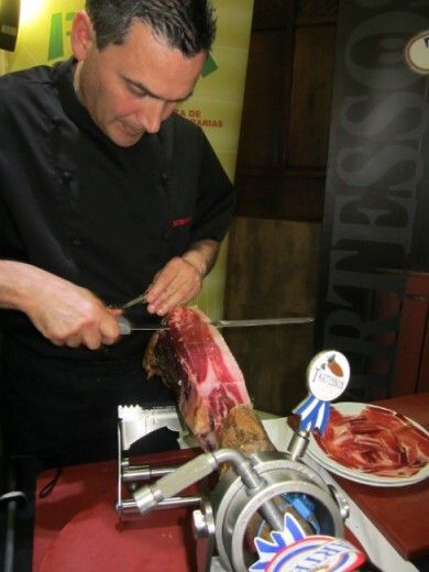 Protagonismo para el jamón de bellota y el vino blanco en 'Exquisitamente'