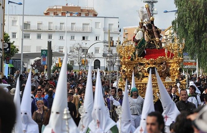 Lunes Santo: Cuando la Pasión llega desde los barrios