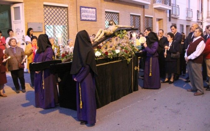 El Cristo del Amor realizó su Vía Crucis en San Juan sin tener que mirar al cielo