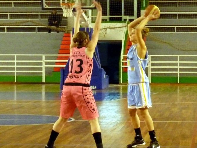 El CB Conquero ficha a Patricia Cabrera y renueva a Ana Alonso