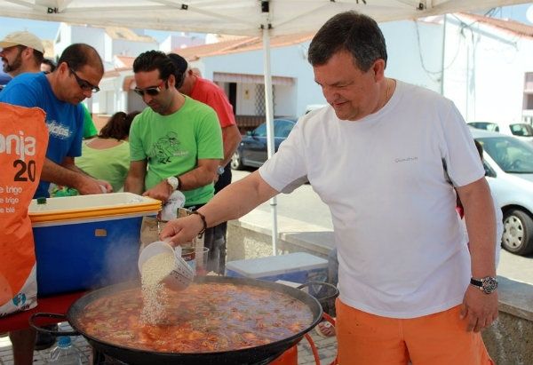 Paellas y deporte a pie de playa para celebrar la primavera en El Rompido