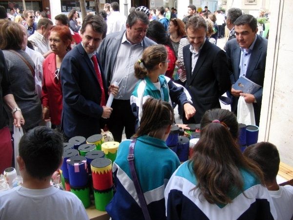 45 miniempresas de la provincia muestran sus productos en la Feria de Emprendimiento Educativo
