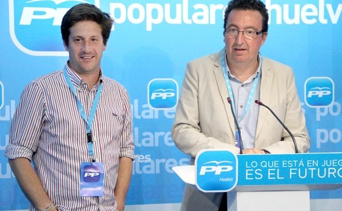Populares y socialistas alardean de sus victorias pese a perder más de 20 puntos con respecto a 2009