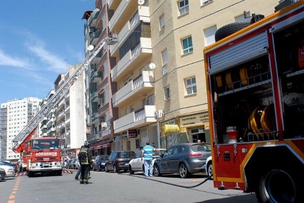 Incendio en una vivienda de la cuarta planta en un edificio de la calle Escultora Miss Whitney