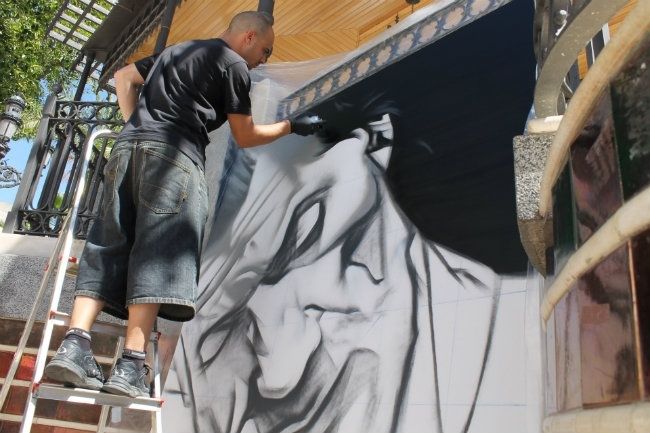 Los onubenses disfrutan del Festival #HArte, con la música y un grafiti del Niño Miguel como grandes protagonistas