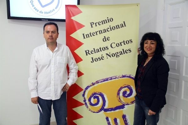 La Diputación entrega el premio José Nogales al escritor Miguel Paz por su obra 'Los exterminadores'