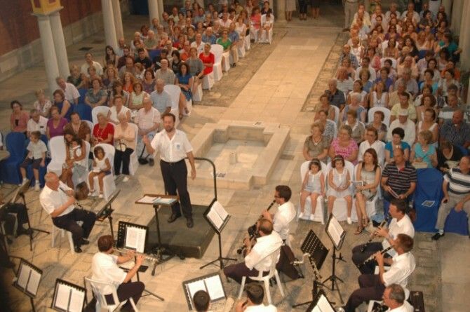 Sones de mar en el patio del Ayuntamiento