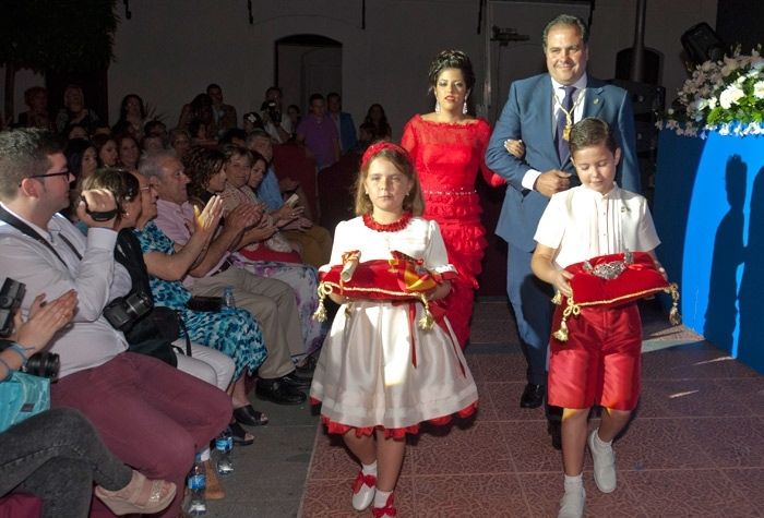  San Juan corona su belleza y poetiza la fe como ofrenda al santo patrón