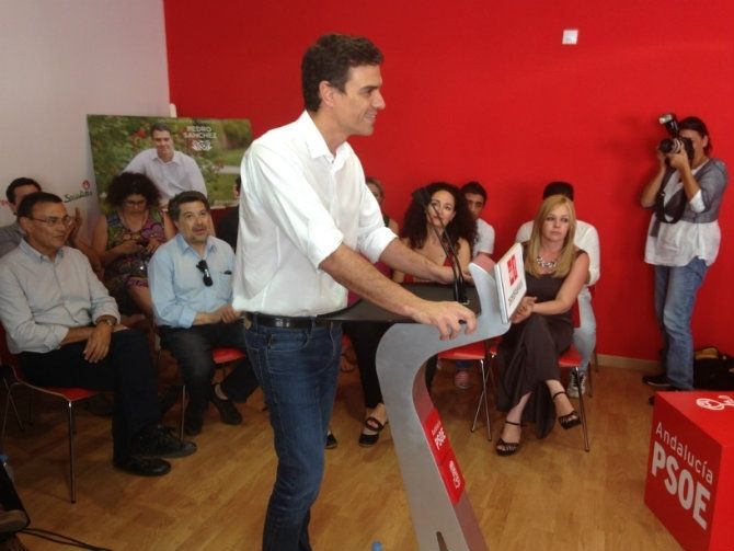 Pedro Sánchez mantiene un encuentro con más de trescientos militantes onubenses