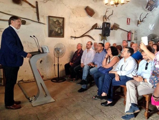 Pérez Tapias presenta en Gibraleón su proyecto para el PSOE