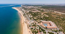 La playa de Huelva que apenas tiene oleaje y es una de las más tranquilas de la provincia