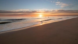 ¿Cuál es la playa de Huelva que tiene el agua más caliente?