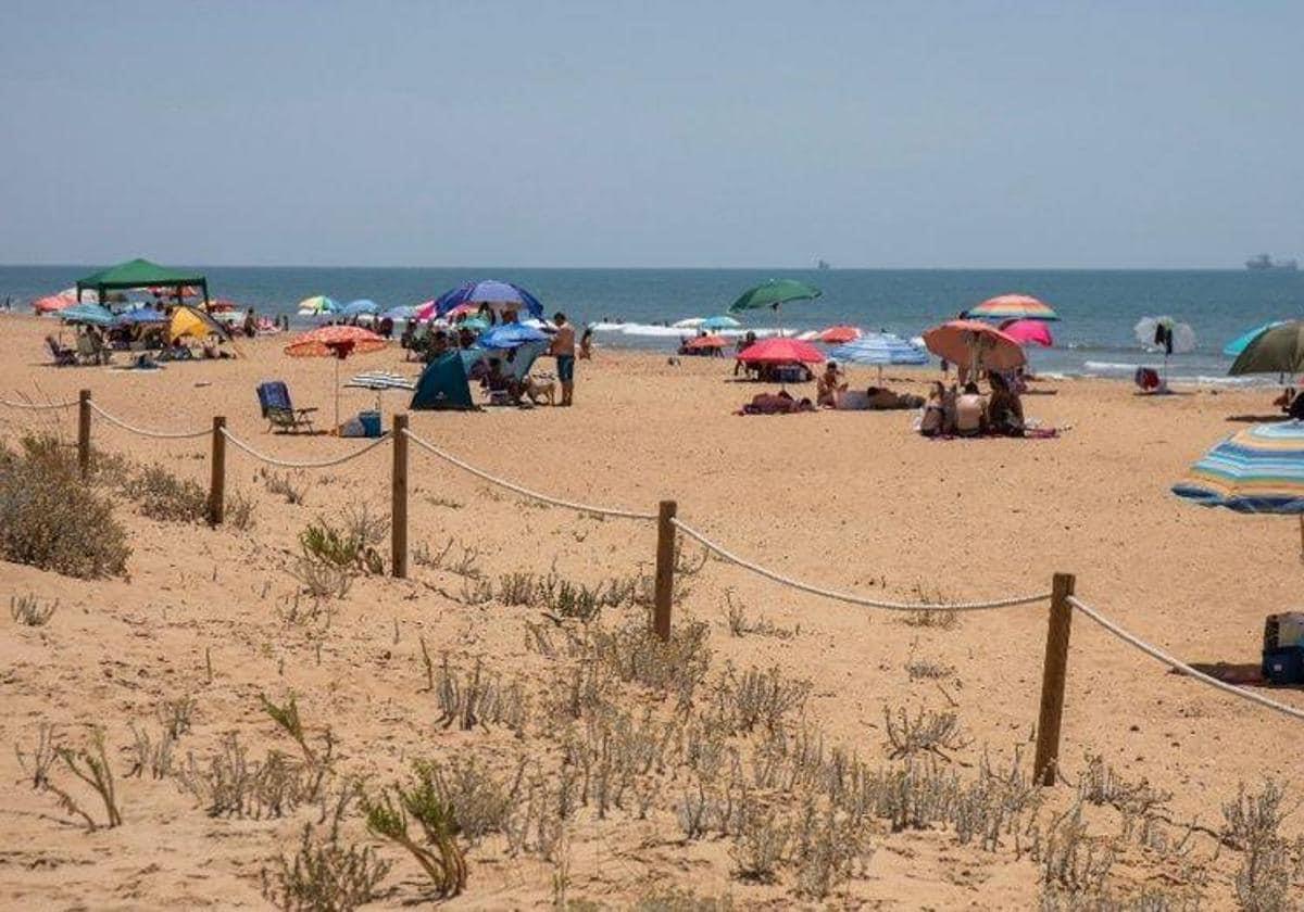 Estas son las playas de Huelva en las que no se podrá fumar este verano