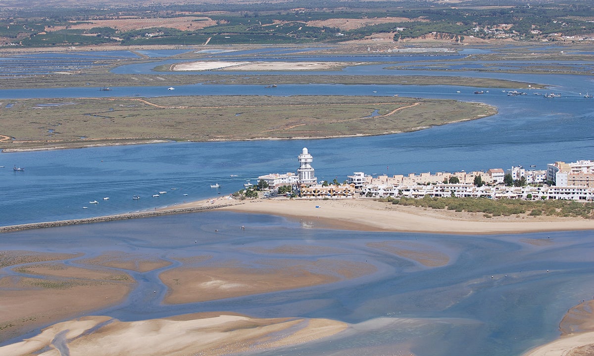 Vista aérea de parte de la localidad de Isla Cristina