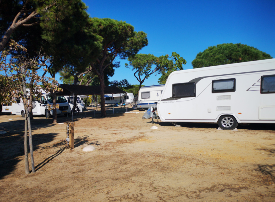 Área de estacionamiento de campers y caravanas del Camping Playa de Mazagón